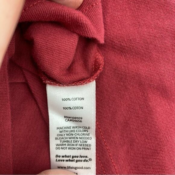 Life Is Good T Shirt Men's Large Who Needs Mistletoe Christmas Red Long Sleeve - Picture 7 of 7